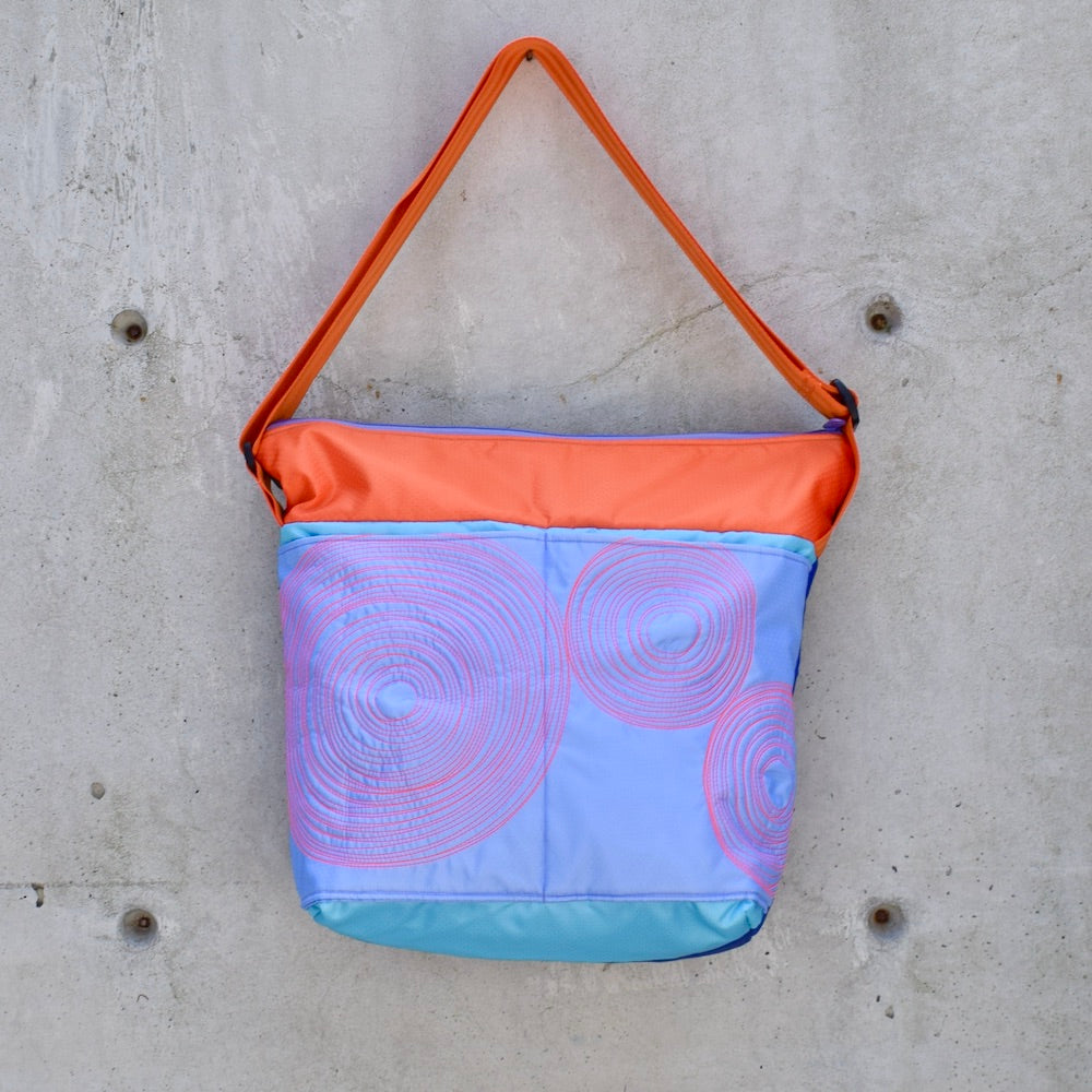 large zippered bag with outer pockets: periwinkle/REB/orange (23-28)