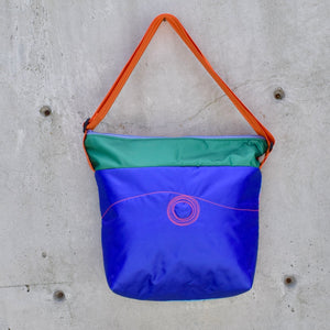 large zippered bag with outer pockets: periwinkle/REB/orange (23-28)