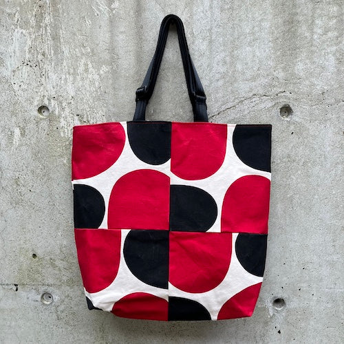 tote with adjustable handles