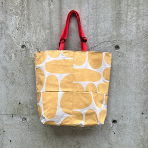 tote with adjustable handles