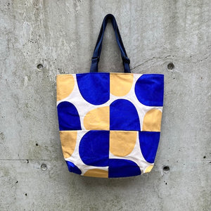 tote with adjustable handles