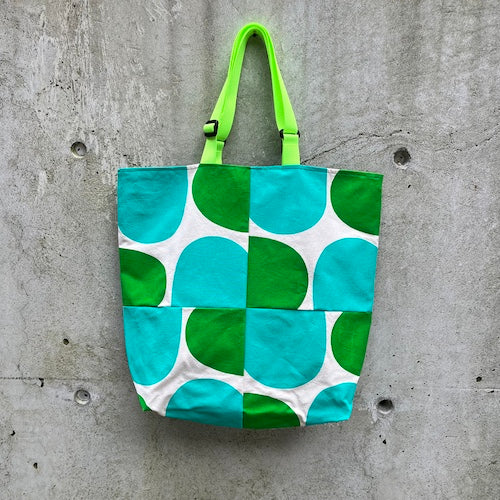 tote with adjustable handles