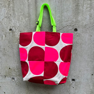 tote with adjustable handles
