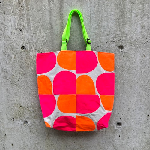 tote with adjustable handles