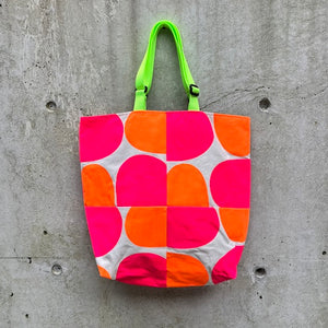 tote with adjustable handles