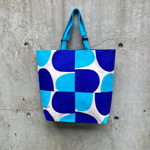tote with adjustable handles