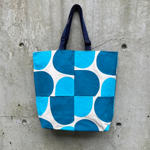 tote with adjustable handles