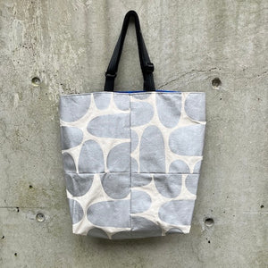 tote with adjustable handles