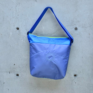 large zippered bag with outer pockets: blue/REB/purple (22-38)
