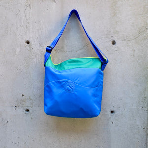 large zippered bag with outer pockets: blue/lime/mauve (22-25)