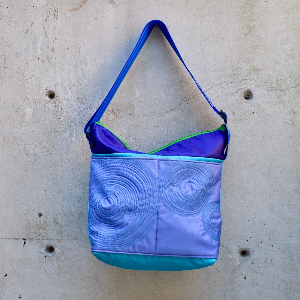 large zippered bag with outer pockets: mauve/teal/purple (22-35)