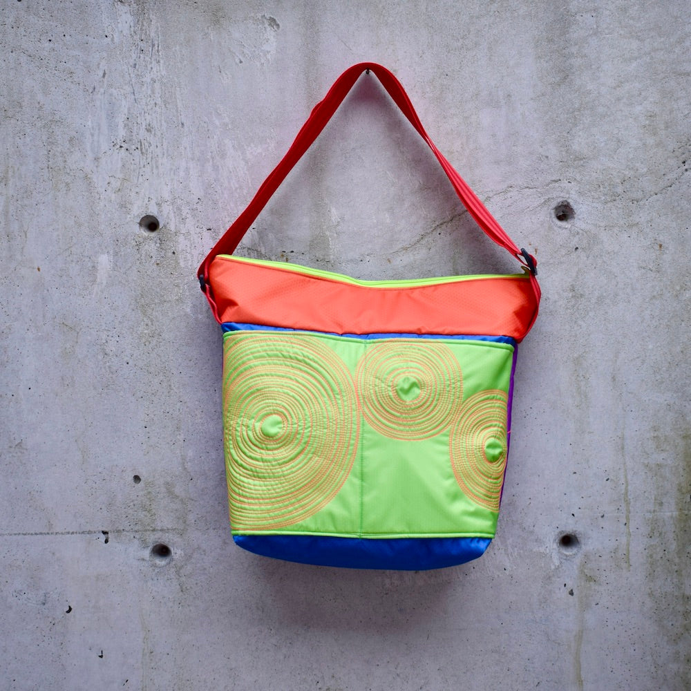 large zippered bag with outer pockets: lime/blue/orange (23-4)