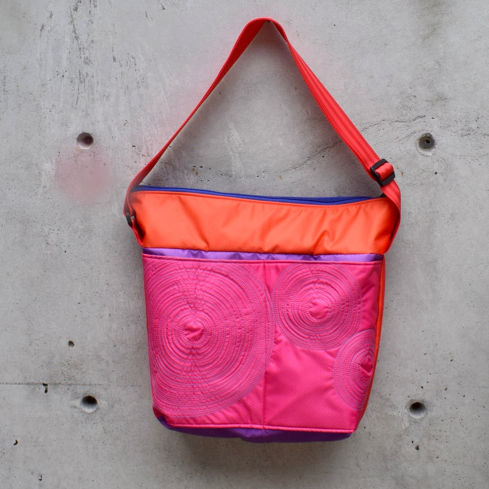 large zippered bag with outer pockets: pink/plum/orange (22-6)