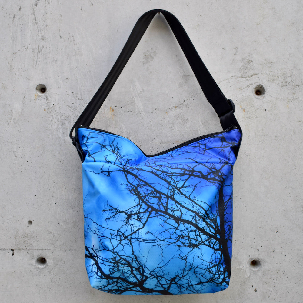 large zippered bag: blue sky