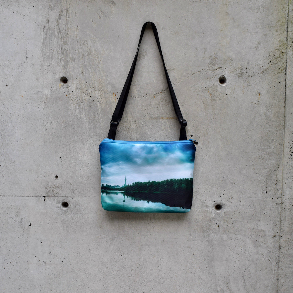 slim bag: toronto skyline