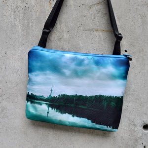 slim bag: toronto skyline