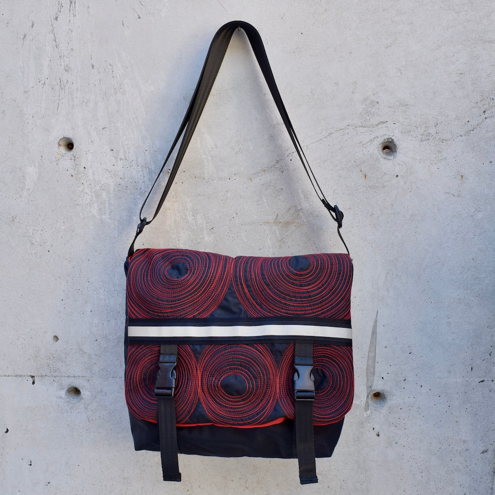 courier bag: black with red